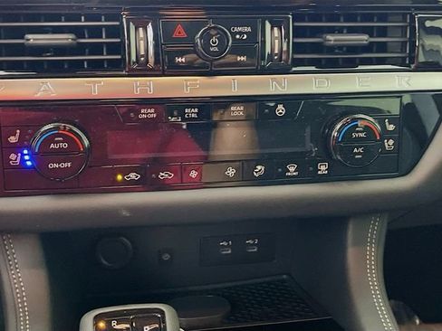 New 2026 Nissan Pathfinder Platinum image 11