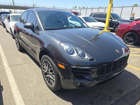 Used 2018 Porsche Macan AWD/4WD image 3