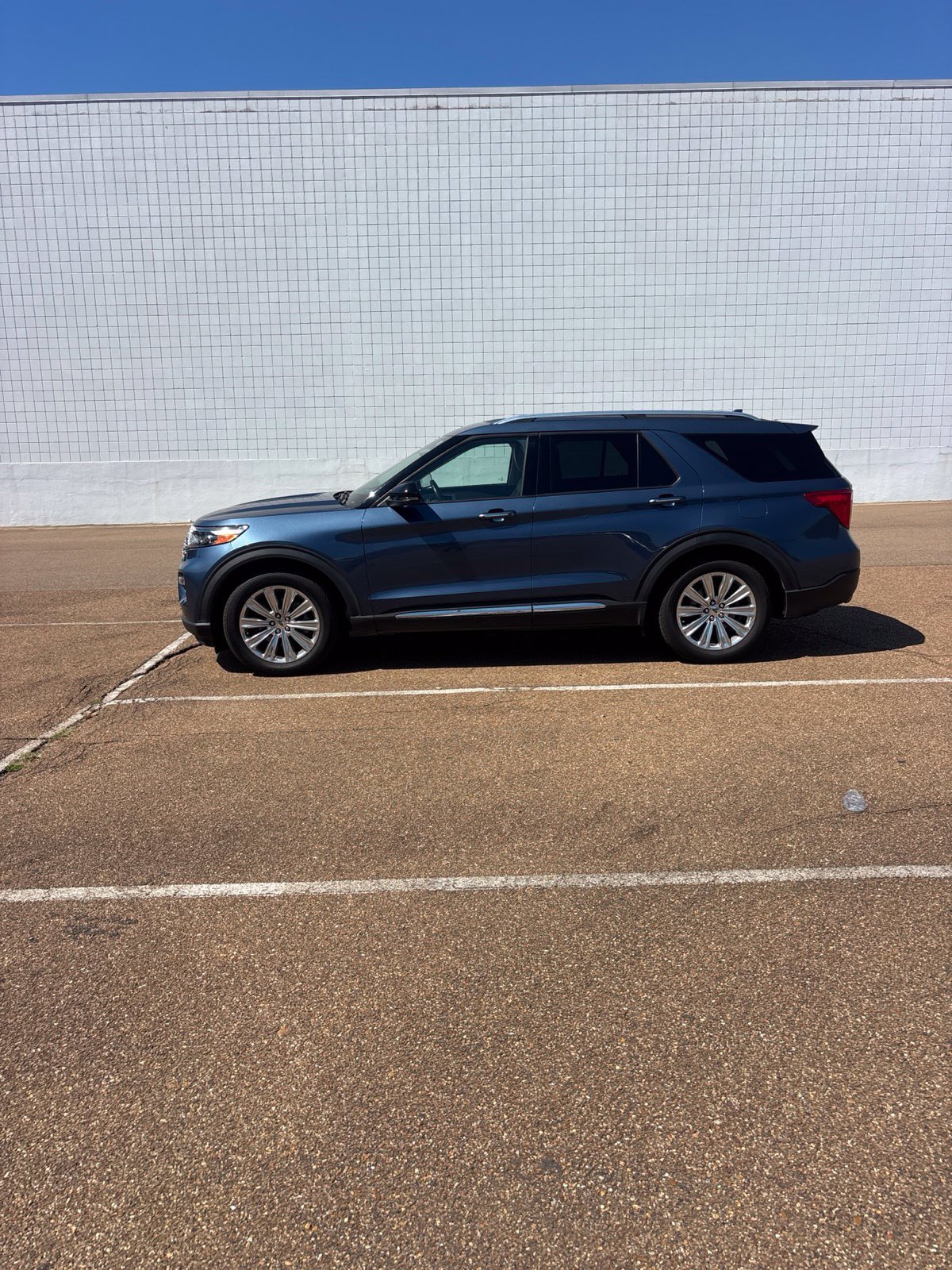 Used 2020 Ford Explorer Limited w/ Class III Trailer Tow Package RWD image 21