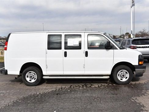 Used 2024 GMC Savana 2500 w/ Driver Convenience Package image 5