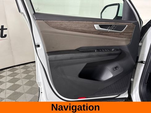 Used 2024 Volkswagen Atlas SEL AWD/4WD image 11