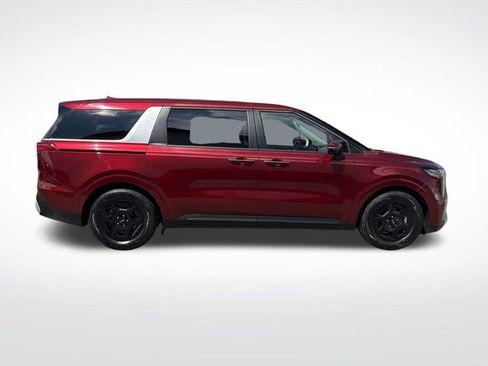 Used 2025 Kia Carnival FWD image 8