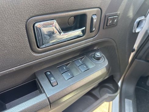 Used 2010 Ford Edge Limited FWD image 6