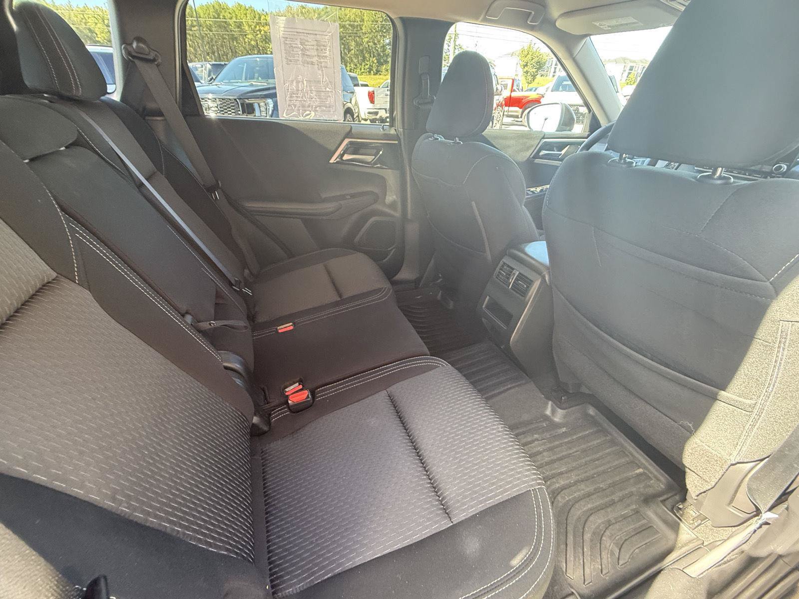 Used 2023 Mitsubishi Outlander ES FWD image 22