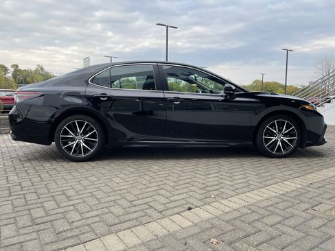 Used 2023 Toyota Camry SE image 6