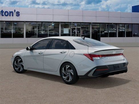 New 2025 Hyundai Elantra SEL image 6