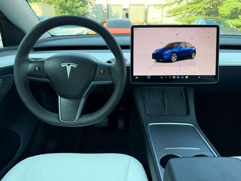 Used 2023 Tesla Model Y Long Range AWD/4WD image 13