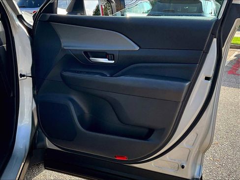 Used 2024 Toyota Grand Highlander XLE image 12