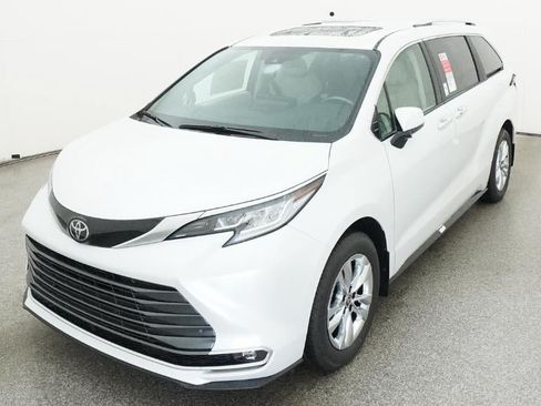 New 2026 Toyota Sienna Limited FWD image 16