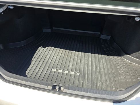 Used 2025 Toyota Camry SE FWD image 19