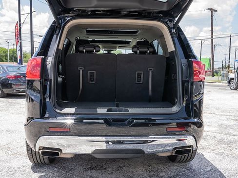 Used 2019 GMC Acadia Denali w/ Technology Package FWD image 12