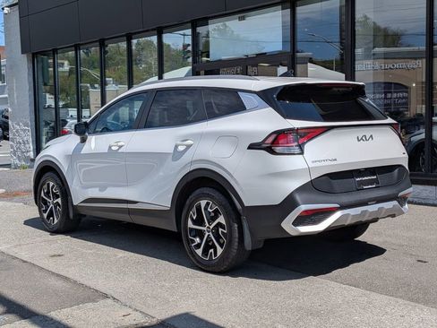 Certified 2024 Kia Sportage EX image 9