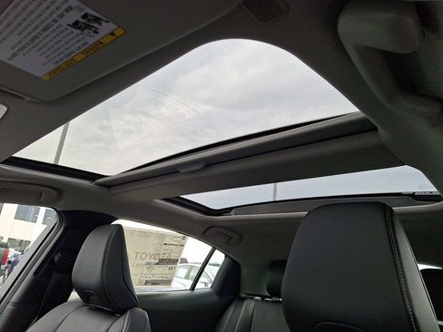 New 2026 Toyota Prius LE image 12