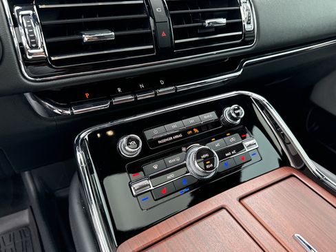 Used 2023 Lincoln Navigator Reserve AWD/4WD image 26