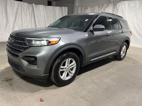 Used 2022 Ford Explorer XLT RWD image 3
