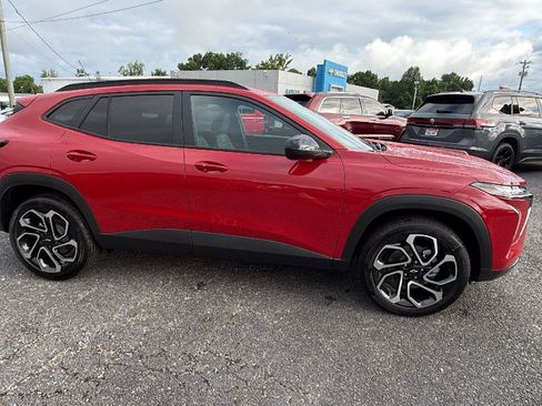 New 2026 Chevrolet Trax RS w/ Driver Confidence Package FWD image 7