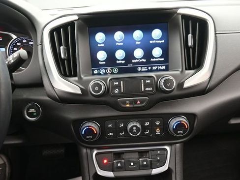 Used 2024 GMC Terrain SLT w/ Infotainment Package II image 10