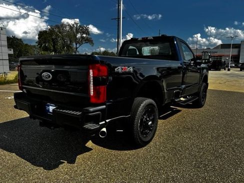 Used 2023 Ford F250 XL w/ STX Appearance Package AWD/4WD image 7