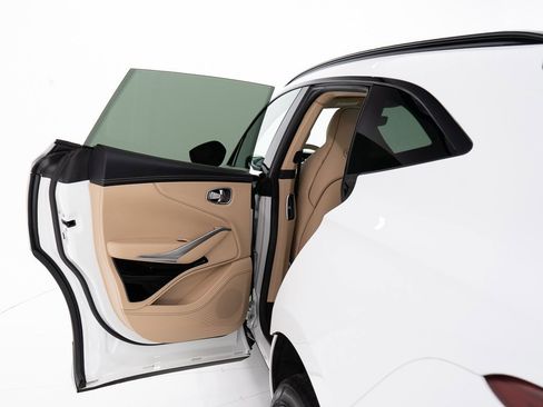 Used 2023 Aston Martin DBX 707 image 21