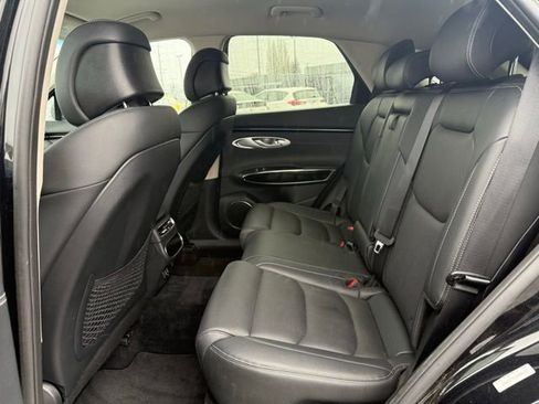 Used 2025 Genesis GV70 2.5T AWD/4WD image 19