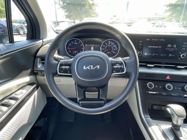 Certified 2024 Kia Carnival LX FWD image 12