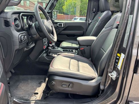 Certified 2025 Jeep Wrangler Unlimited Rubicon w/ Convenience Group AWD/4WD image 11
