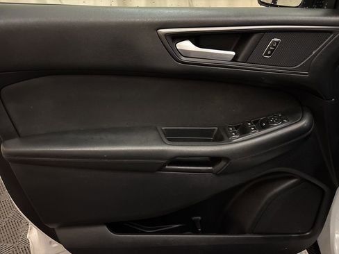 Used 2019 Ford Edge SE image 10