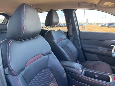 Certified 2025 Nissan Kicks SR image 21