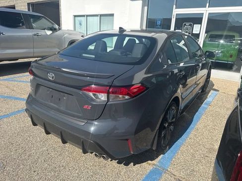 Used 2025 Toyota Corolla SE w/ SE Premium Package FWD image 5