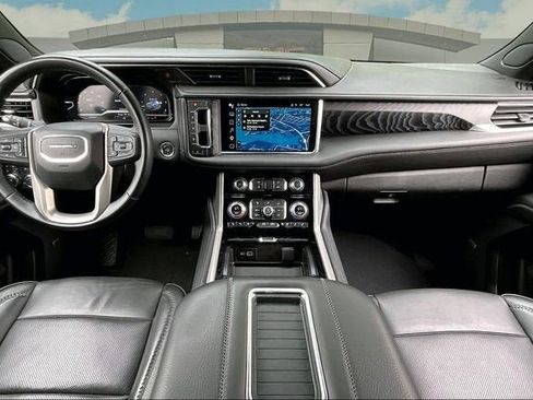 Used 2024 GMC Yukon XL Denali AWD/4WD image 15