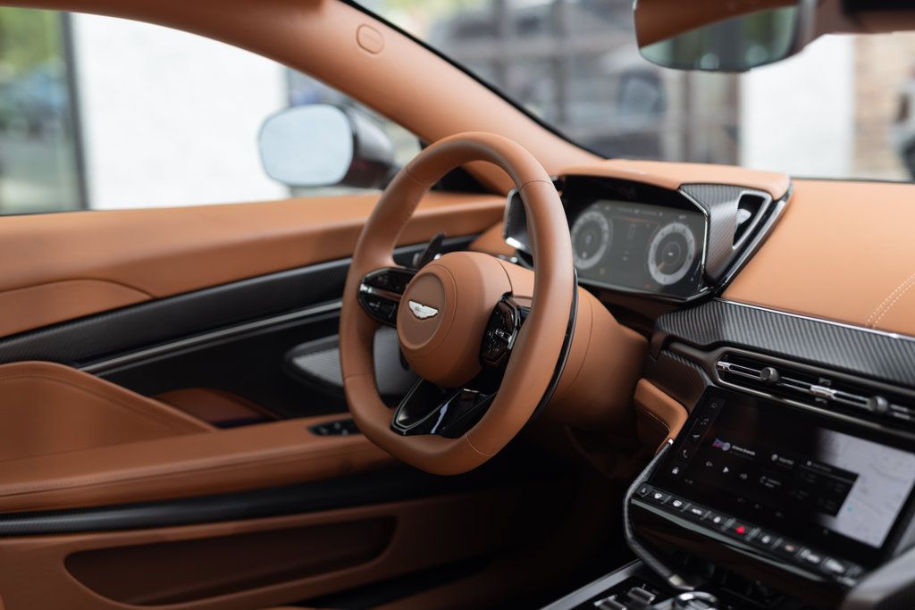 Used 2025 Aston Martin Vanquish RWD image 37