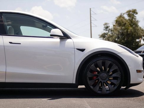 Used 2022 Tesla Model Y Performance AWD/4WD image 16