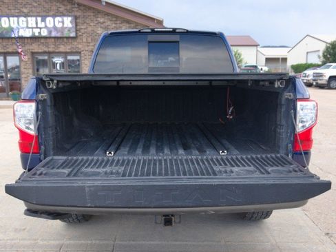 Used 2017 Nissan Titan PRO-4X AWD/4WD image 5