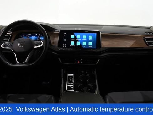 Used 2025 Volkswagen Atlas SE FWD image 8