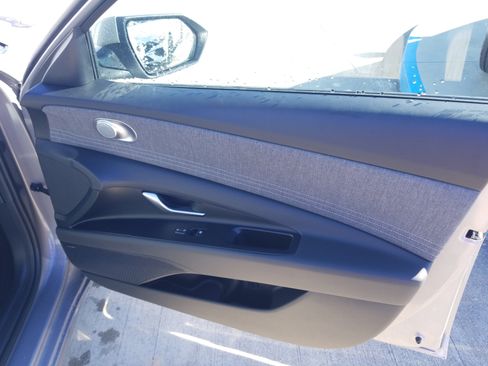 New 2026 Hyundai Elantra Limited image 16