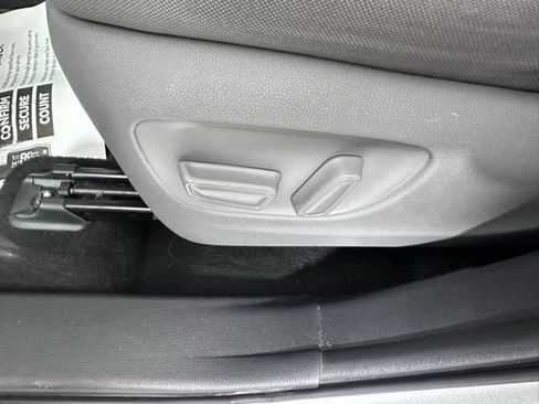 Used 2023 Toyota Highlander LE image 22