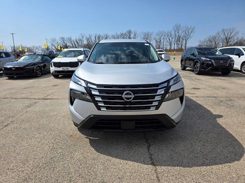 Used 2025 Nissan Rogue SV AWD/4WD image 2