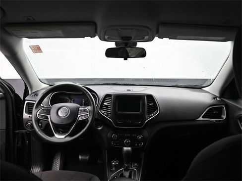 Used 2019 Jeep Cherokee Latitude w/ Cold Weather Group image 25