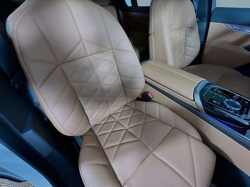 Used 2025 BMW 740i xDrive image 29