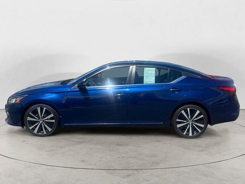 Used 2021 Nissan Altima 2.5 SR w/ SR Premium Package FWD image 2