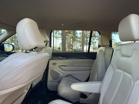 Used 2022 Jeep Grand Cherokee L Limited image 23