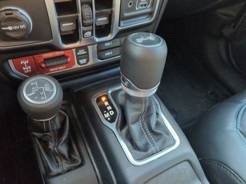Used 2025 Jeep Wrangler Unlimited Rubicon 4xe w/ Safety Group AWD/4WD image 15