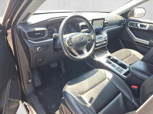 Used 2023 Ford Explorer XLT w/ Equipment Group 202A RWD image 10