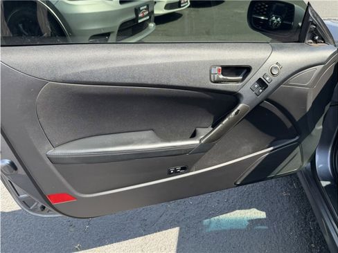 Used 2015 Hyundai Genesis 3.8 image 13