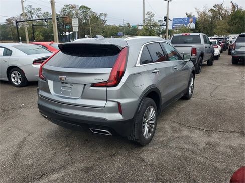 Used 2024 Cadillac XT4 Premium Luxury image 2