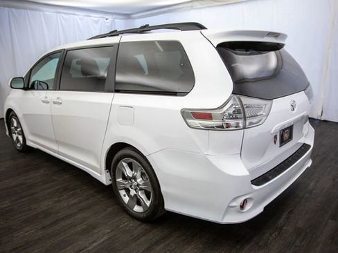 Used 2017 Toyota Sienna SE w/ SE Preferred Package image 11