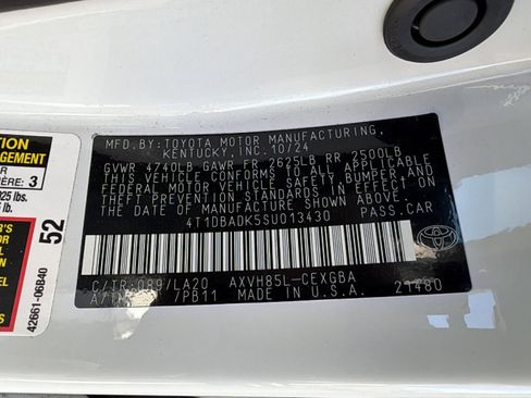 Used 2025 Toyota Camry XLE image 30