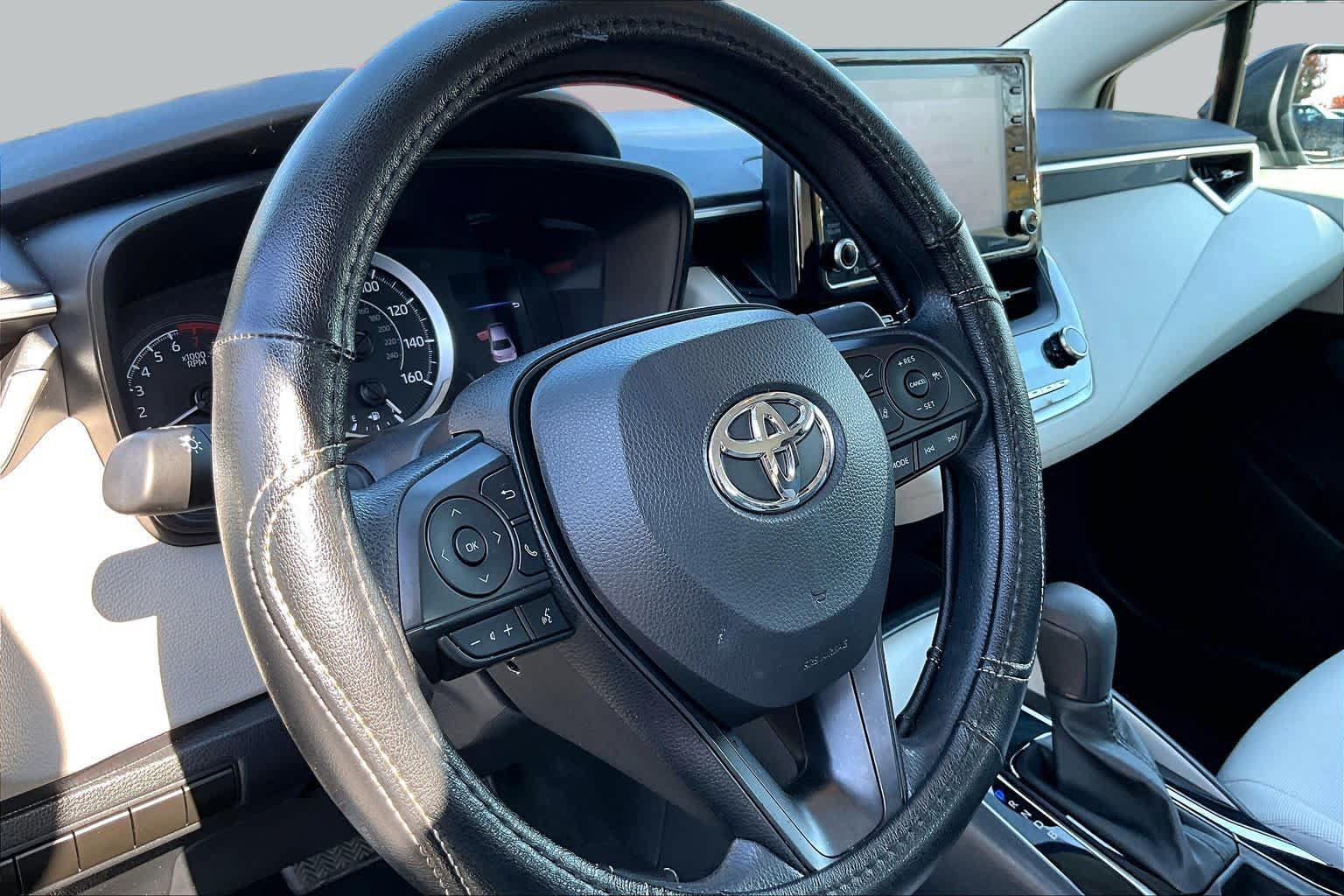 Used 2022 Toyota Corolla LE w/ Carpet Mat Package (TMS) FWD image 17