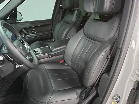 Used 2025 Land Rover Range Rover SV AWD/4WD image 5