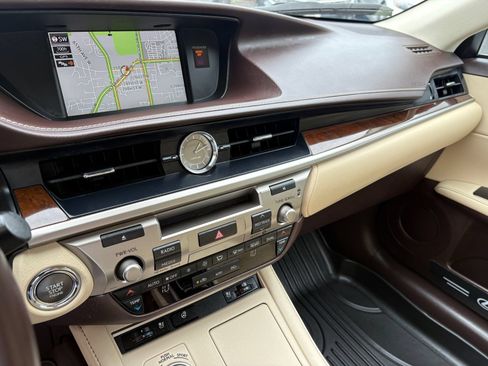 Used 2018 Lexus ES 350 w/ Navigation System Package FWD image 24